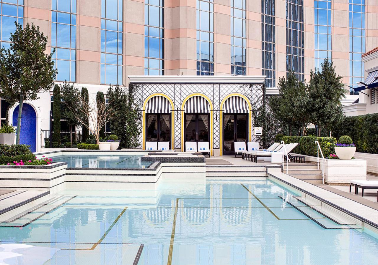 The Venetian Resort Las Vegas Esterno foto The pool at the Four Seasons Hotel