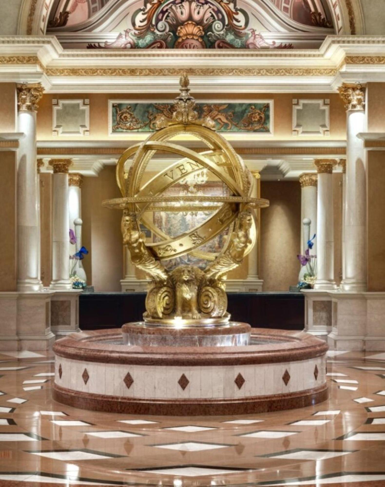 The Venetian Resort Las Vegas Esterno foto The 1881 astronomical clock in the lobby of the Ritz