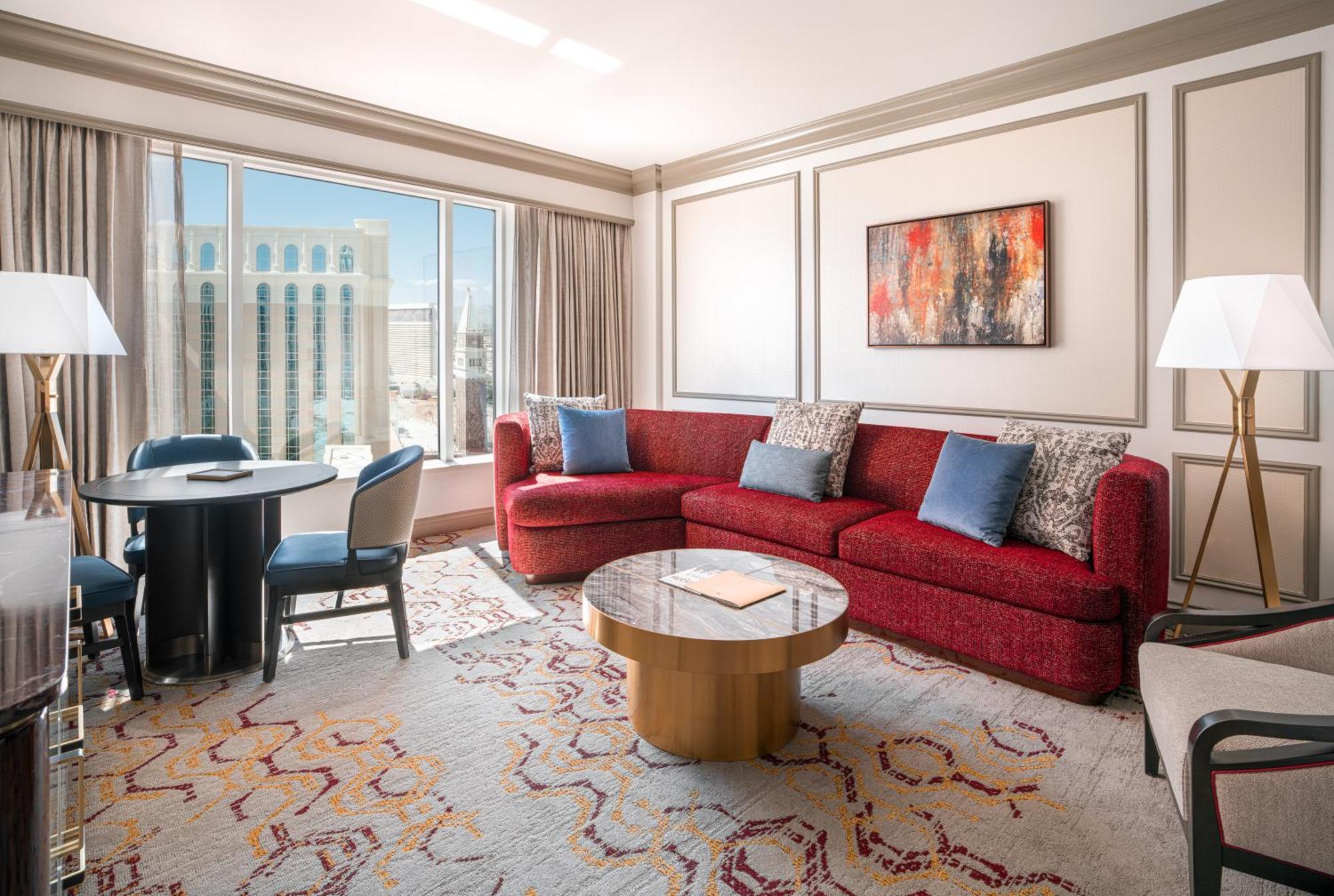 The Venetian Resort Las Vegas Esterno foto A suite at the Renaissance Austin