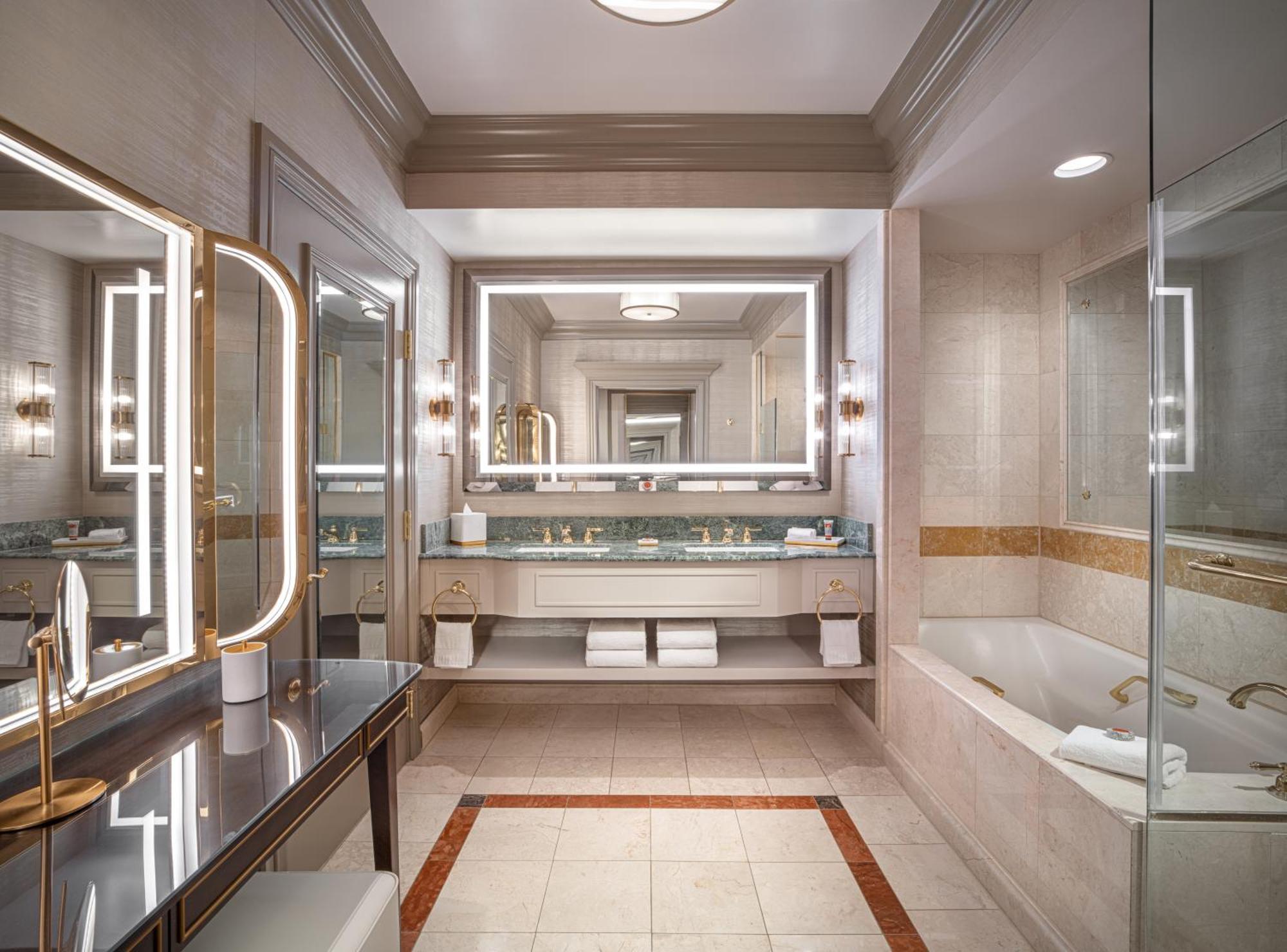 The Venetian Resort Las Vegas Esterno foto A bathroom at the Ritz-Carlton, London